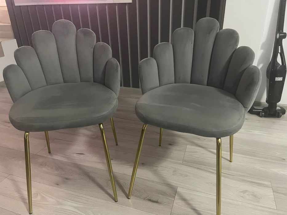 Vand 2 scaune dining