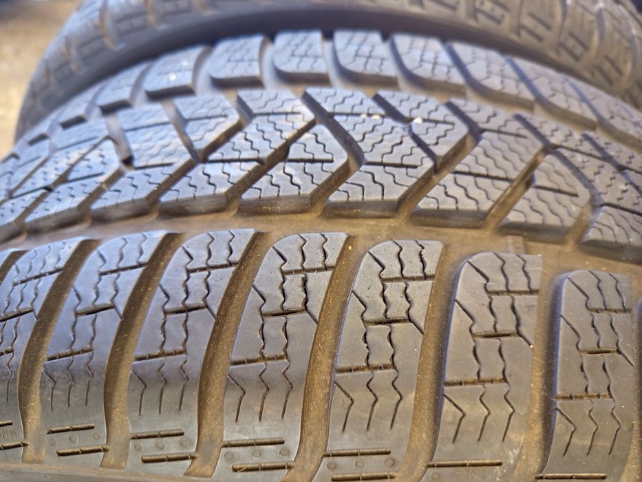 215/60/16 Pirelli 2 броя Зимни гуми дот2921