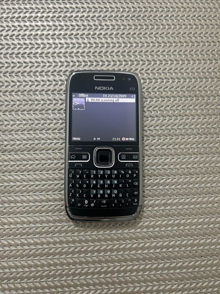 Vand Nokia E72, impecabil