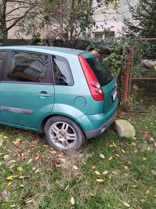 Vând Ford Fiesta Defect preț negociabil