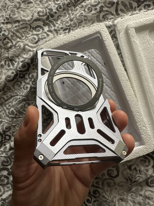 Husa iphone 13/14 pro, aluminiu , noua !!!