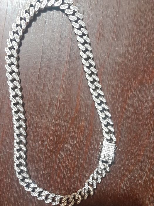 Vând lanț cuban neutilizat.