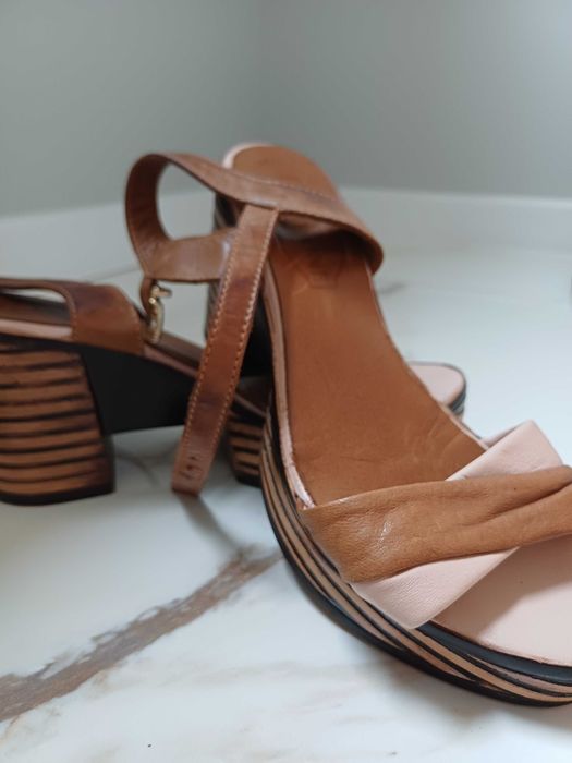 Сандали, НОВИ, естесвена кожа, закупени от Punto, размер 36