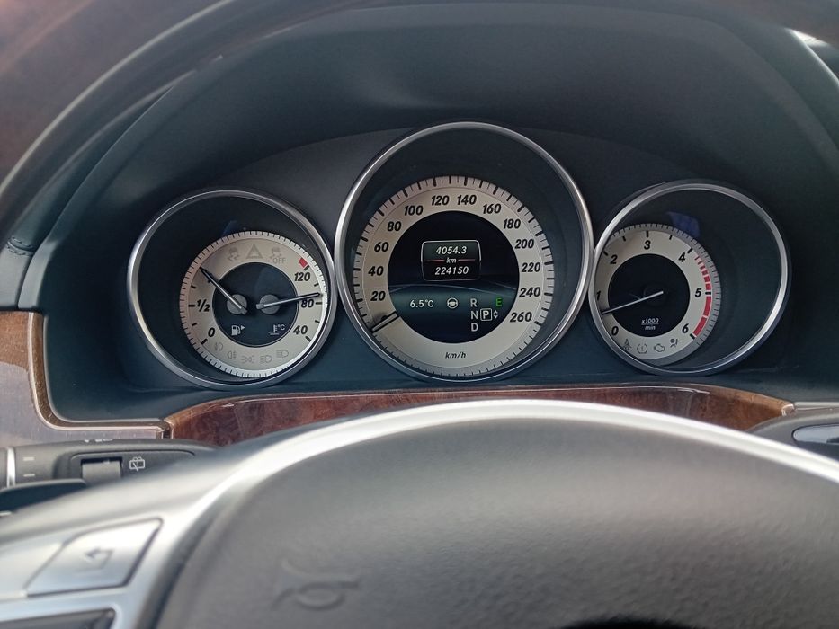 Mercedes-benz e 300 bluetec w212
