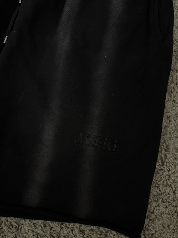 Екип на Amiri