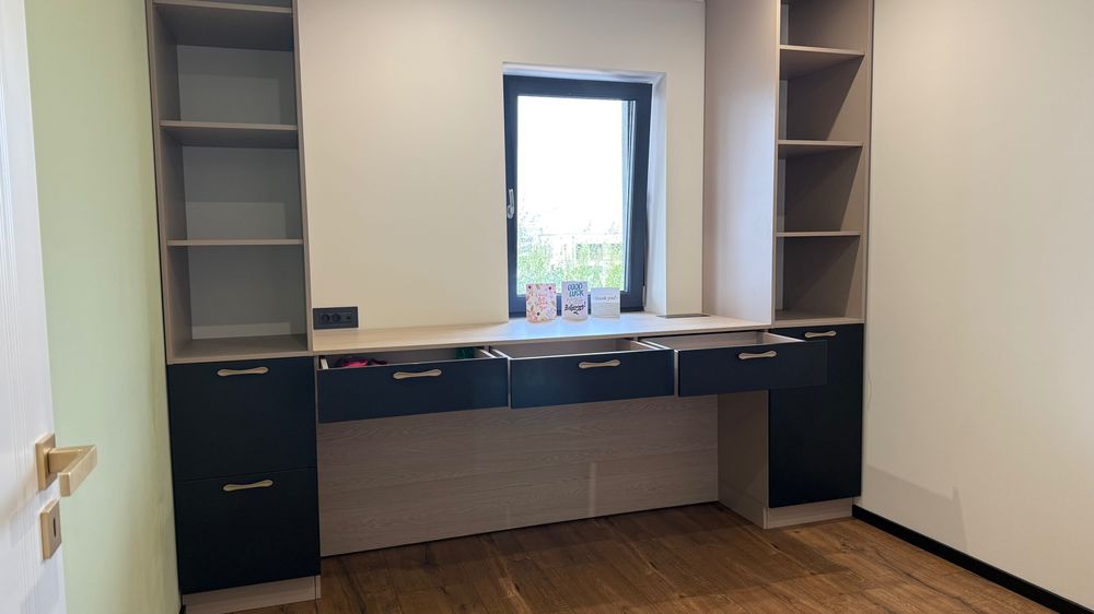 Mobilier birou plus dulapuri si sertare birou