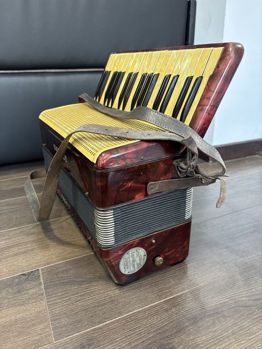 Acordeon Hohner Verdi 2 cu 80 de basi, sita