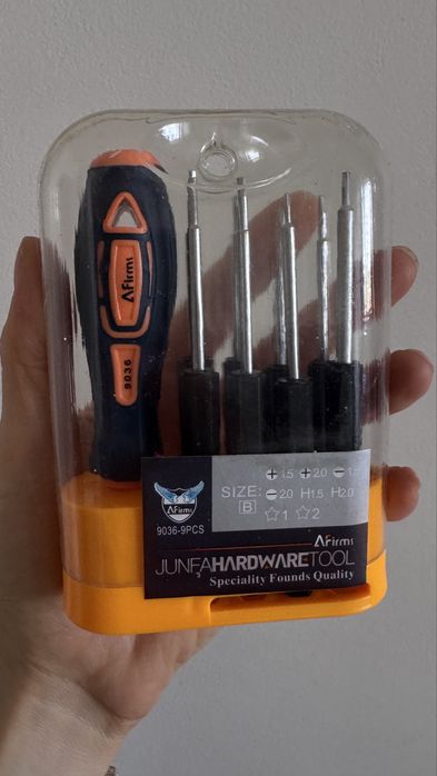 Набор маленьких отверток новый