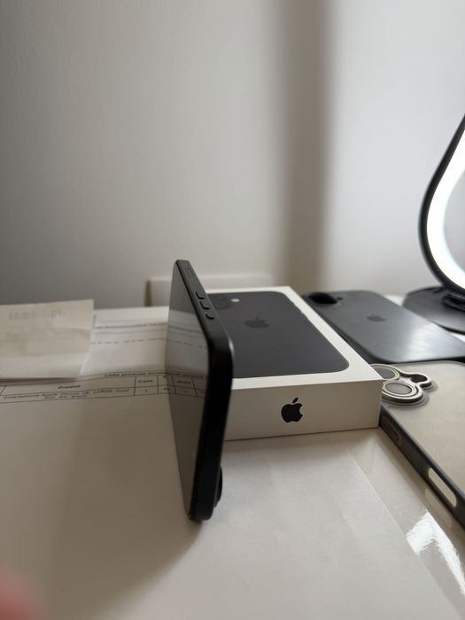 iPhone 16 - 128GB - Black - cu factura si garantie - fara zgarieturi.