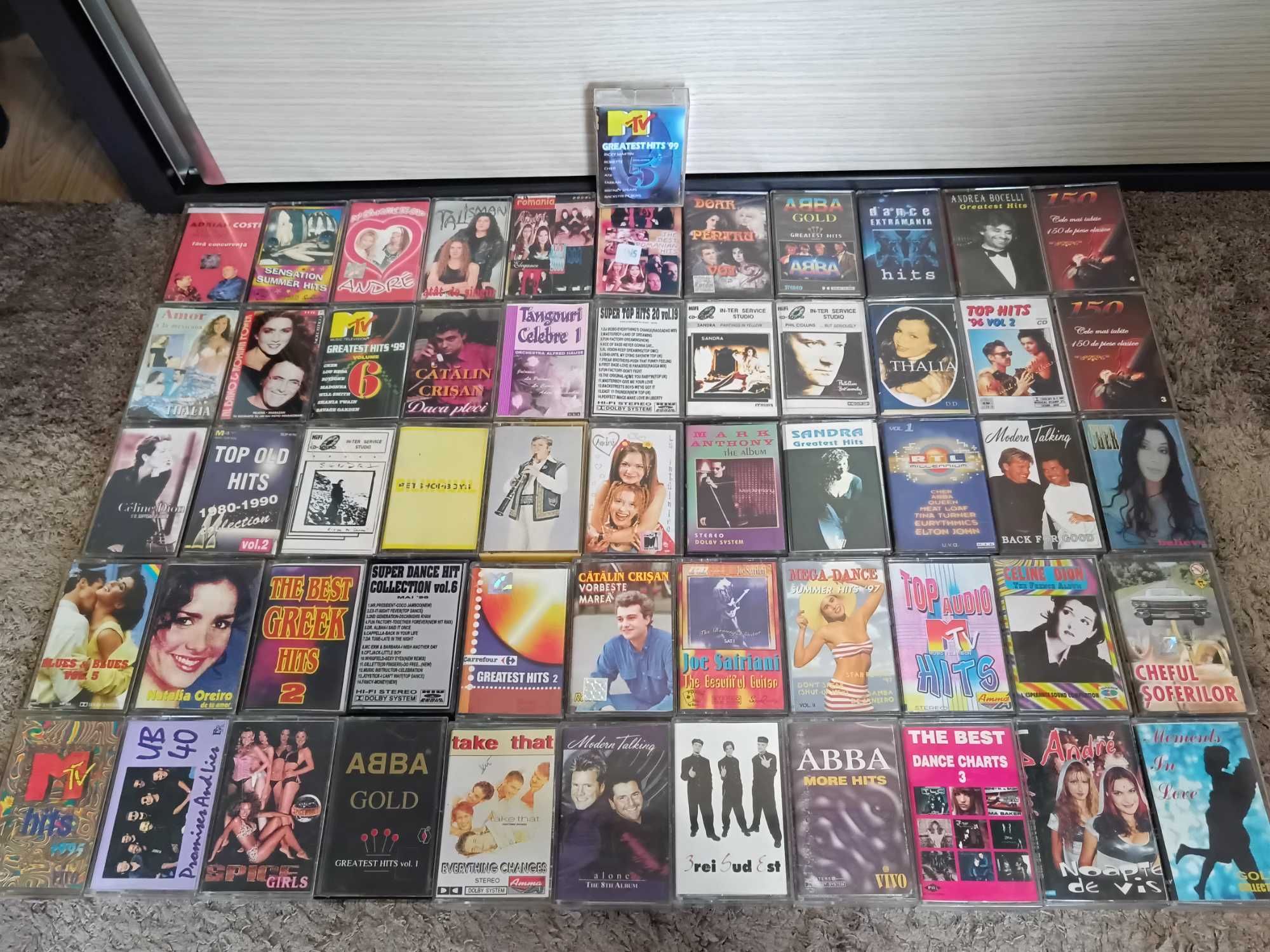 Casete audio cu diversi artisti