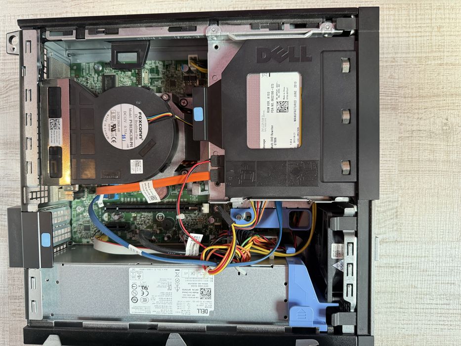 Продавам два компютъра DELL