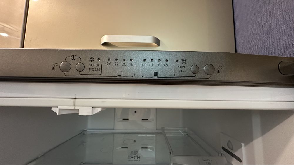 Холодильник Hotpoint Ariston Quadrio E4D AAA X C