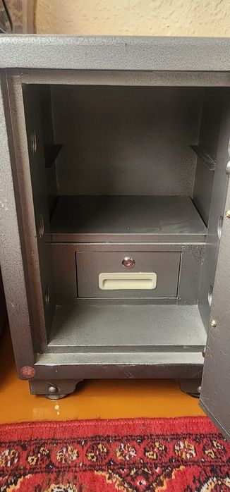 Сейф китайский сотилади холати уртача