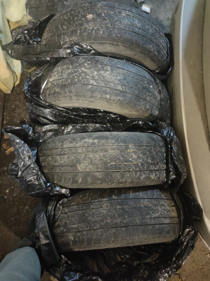 Продам Шины 215/65r16