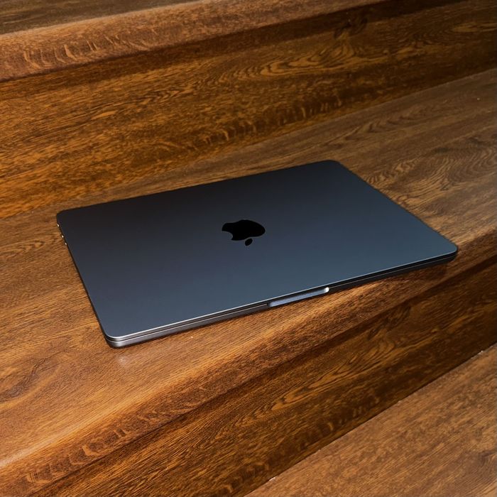 Macbook Air M2 8/256 13” Ideal sostoyanie