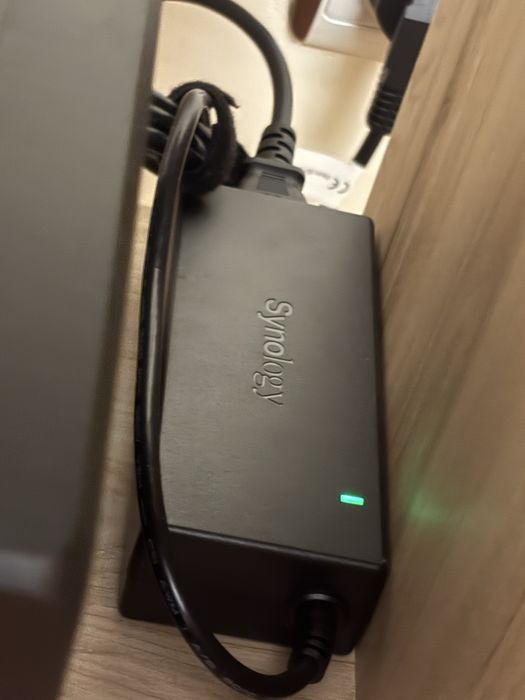 Vand Synology DS 1522+ 5 HD-uri a cate 4 TB fiecare, total 20 TB