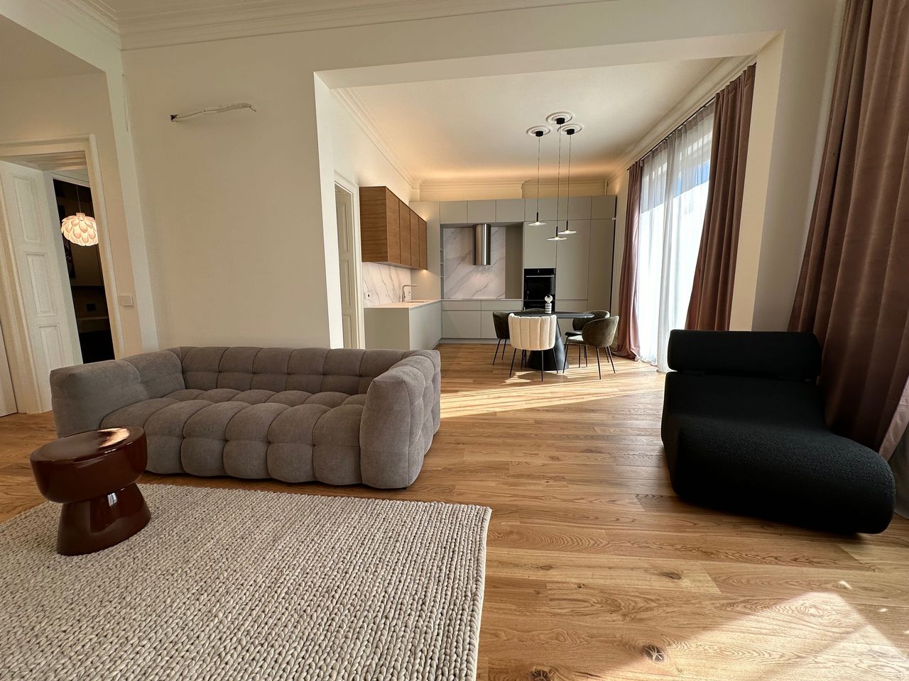 Продава се Тристаен апартамент в София, Център - 130 кв.м за 4308 €/кв.м - Снимка #2