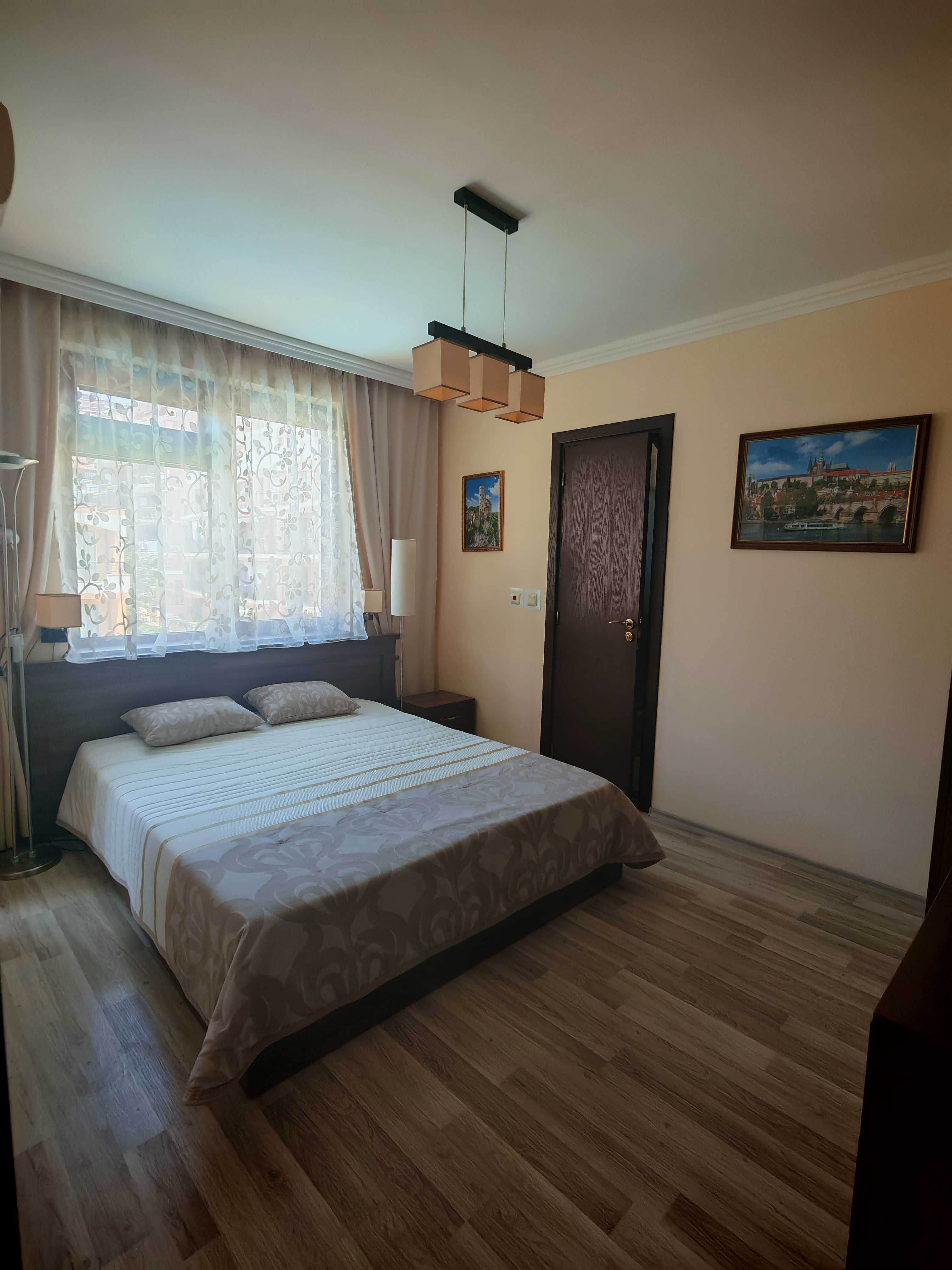 Панорамен вид море и планина, топ локация, 2 спални, 2 бани.
