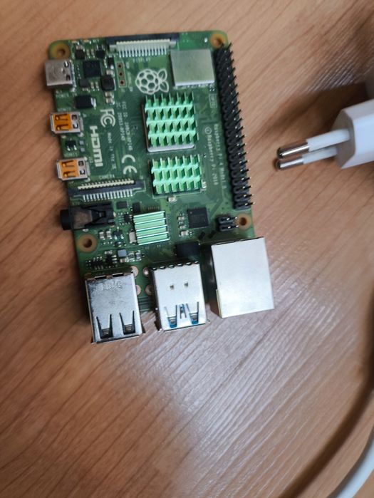 Raspberry Pi 4 Model B 4GB cu sursa originala si cablu HDMI