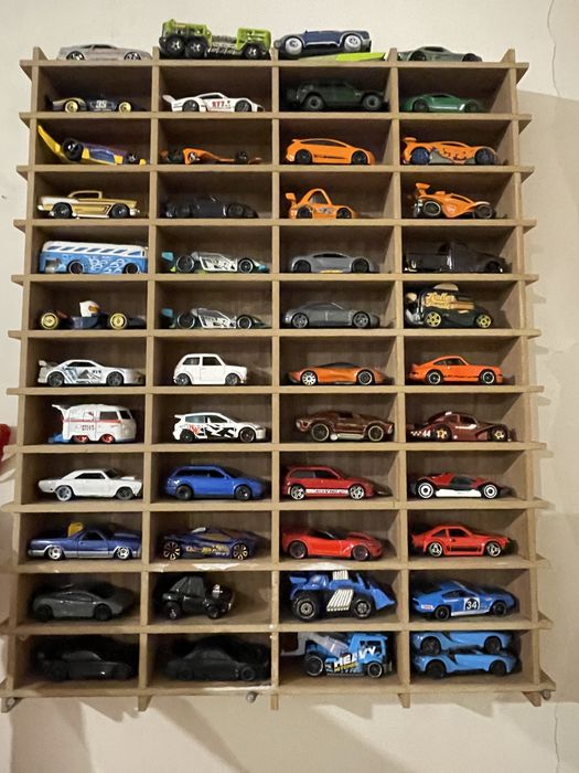 Продам коллекцию хотвил и полку для них