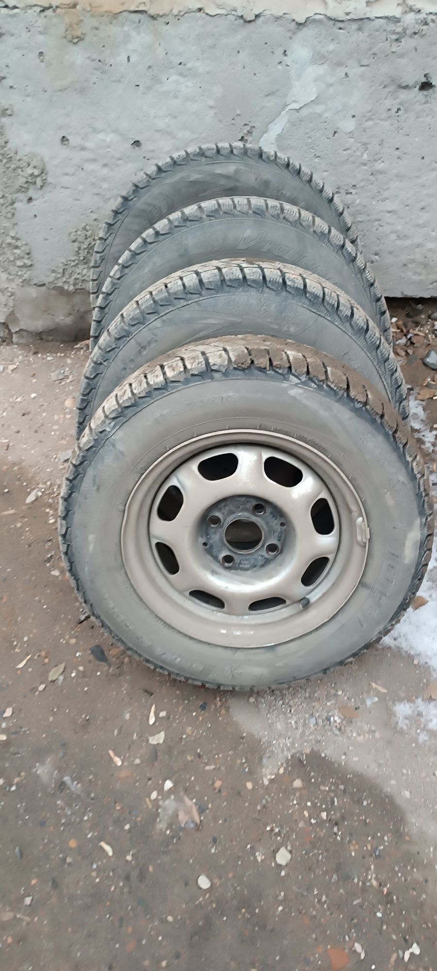 Продам шины Viatti с дисками