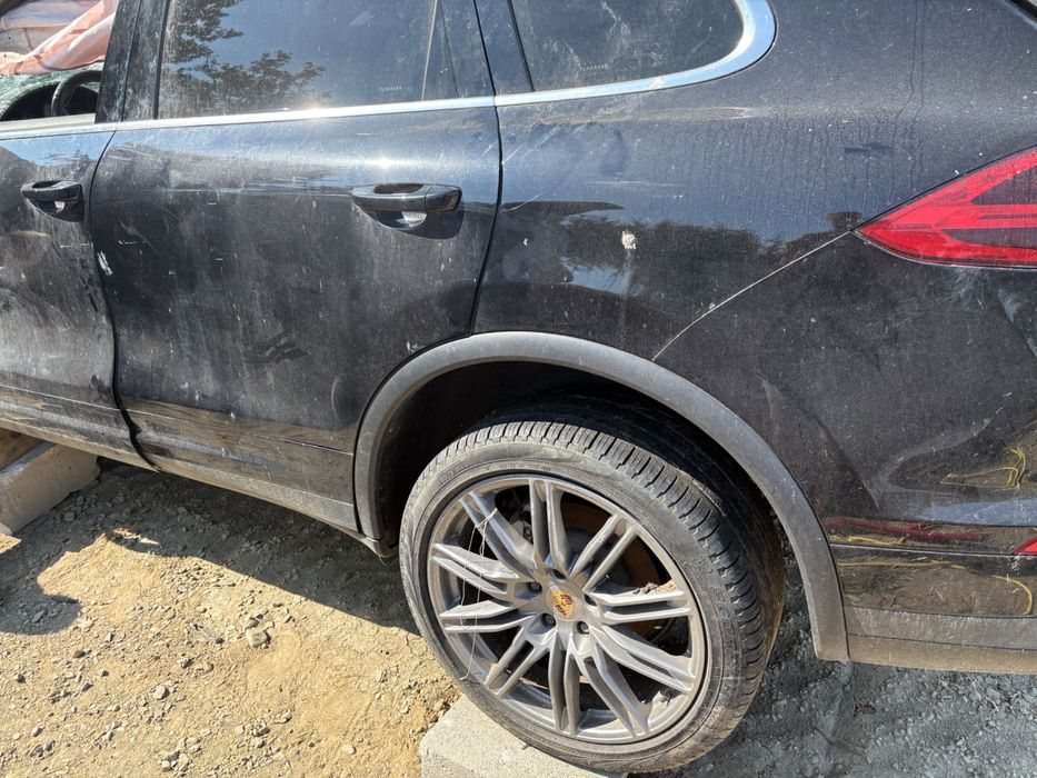 Dezmembrez porsche cayenne 4.2d 2015