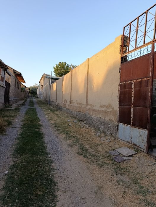 Zangiota tumani Ramadan nasosniy 12 sotix uy 6 xona