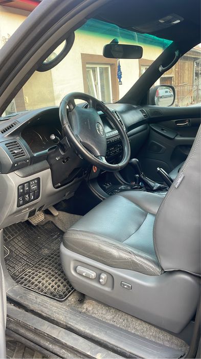 Dezmembrez land cruiser