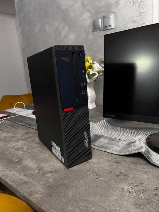Sistem PC Lenovo in stare buna.