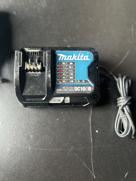 Акомулаторно зеге Makita JV102D