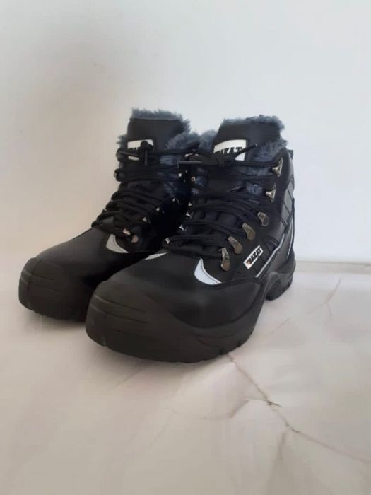 Продаётся спецобувь