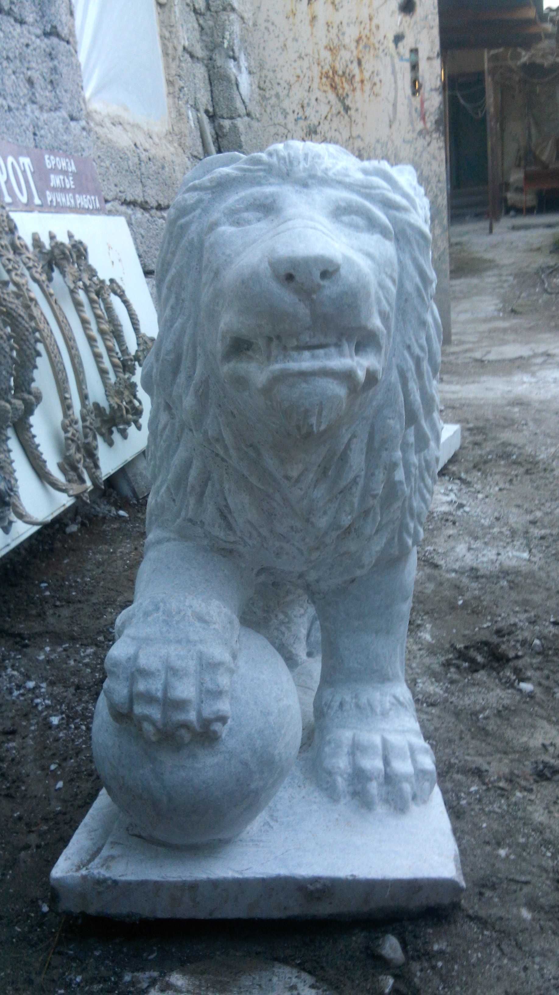 Скульптура мрамор лев