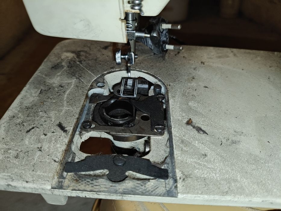 Ретро Шевна Машина Singer 1288 с Аксесоари!