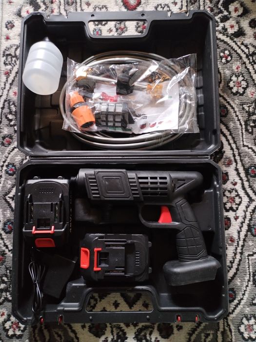 Akkumlyatorli Karcher sotiladi.