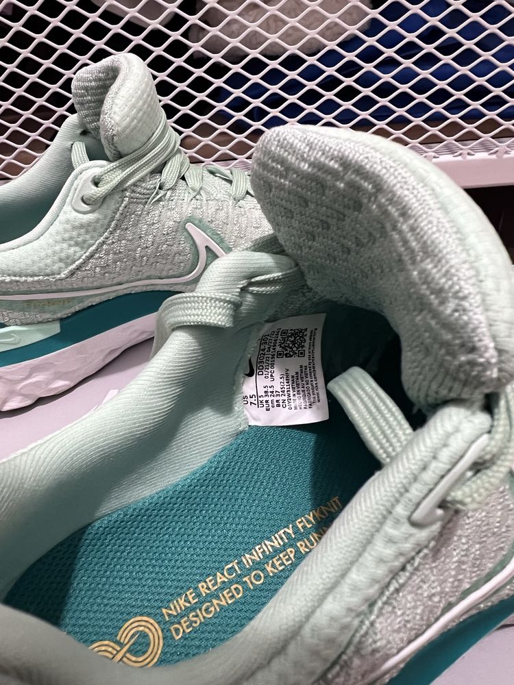 Nike, Обувки React Infinity Run Flyknit 3 за бягане, Бял/Светлозелен