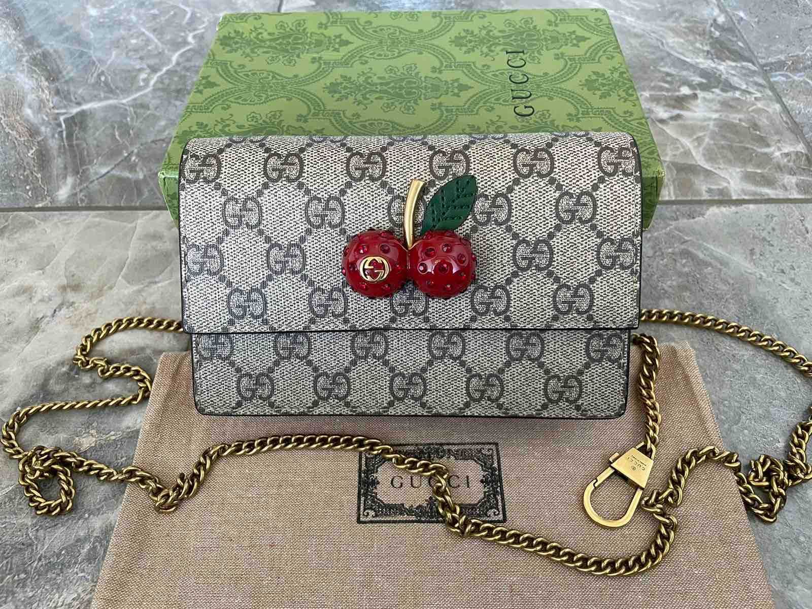 GUCCI Дамска мини Canvas чантичка Гучи Supreme с Черешки Автентична