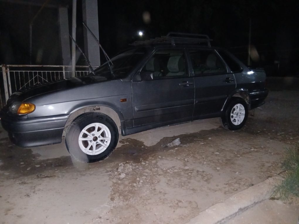 Продам машину ваз 2115 в