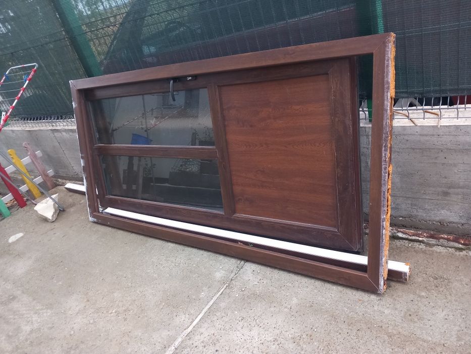 Usa termopan culoare Nuc.