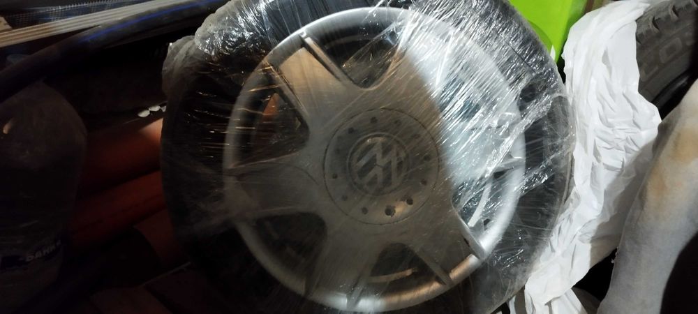 Продавам джанти алуминиеви за бора 2000 година