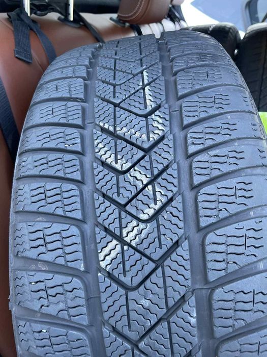 Зимни/ Pirelli SottoZero 245/45 R18 100V XL Run Flat