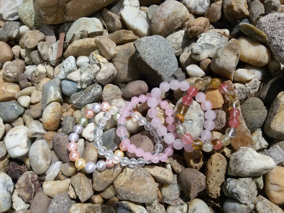 Гривни от естествени камъни