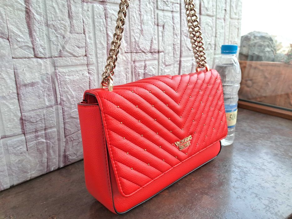 дамска чанта,Victoria's Secret червена малка чантичка