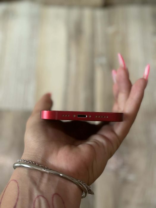 Продавам   Iphone 13