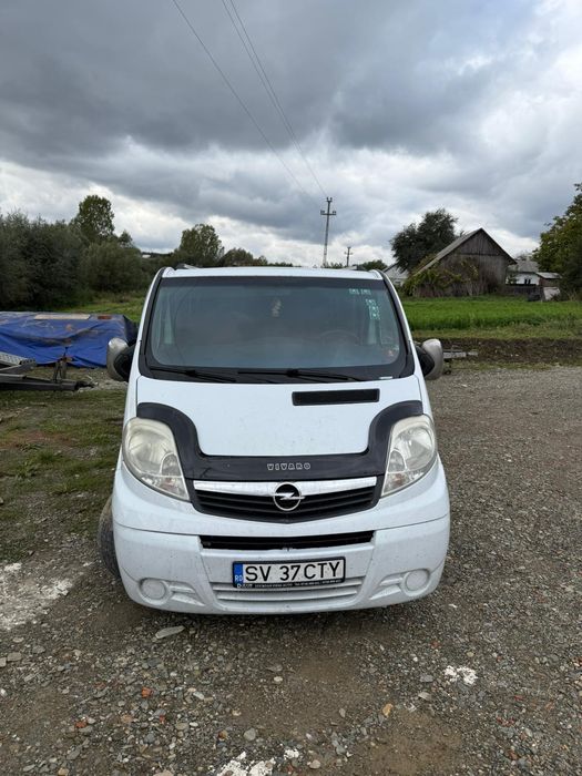 Vând Opel vivaro 2013. 8+1 motor 2.0