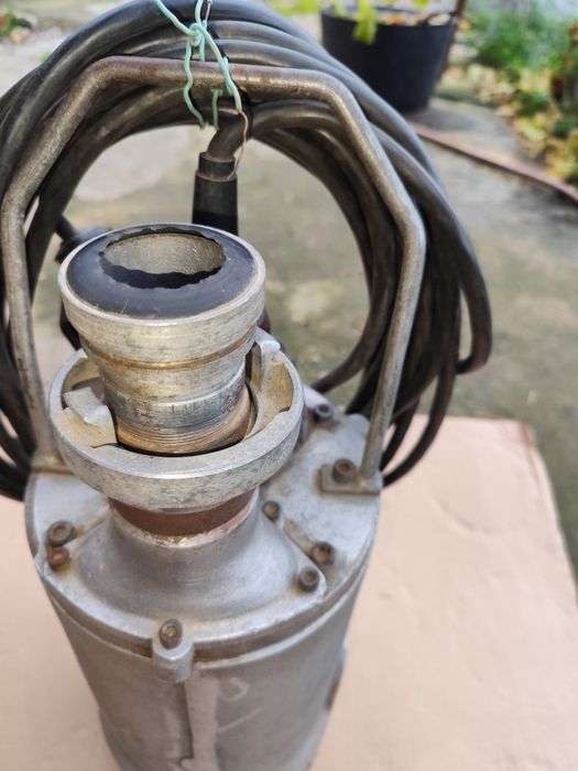 Трифазна потапяща водна помпа Бибо