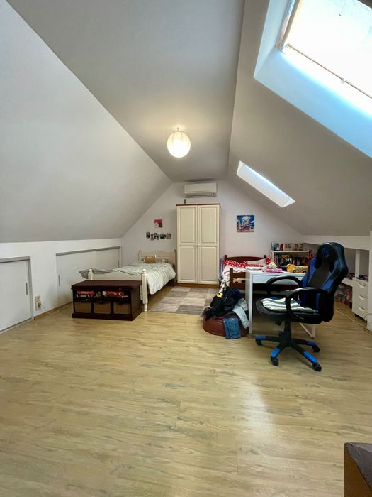 Vand Apartament in vila