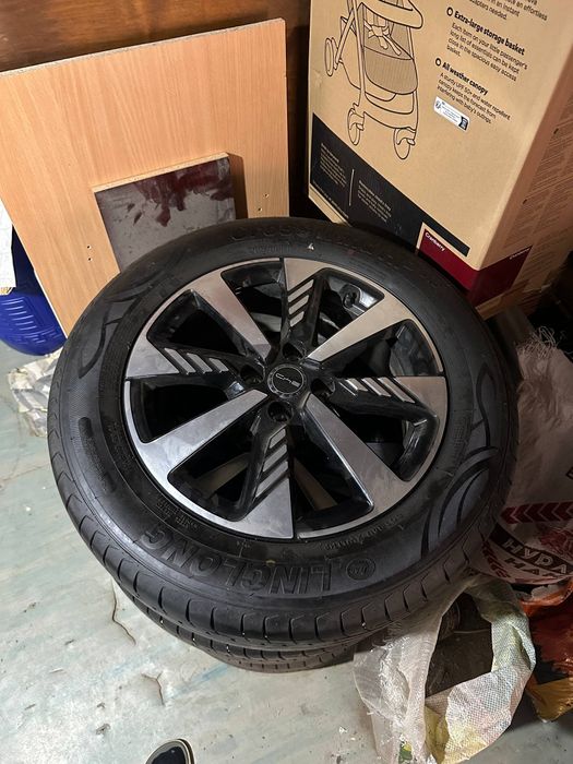 Подаётся новый балон с дисками на BYD  E2