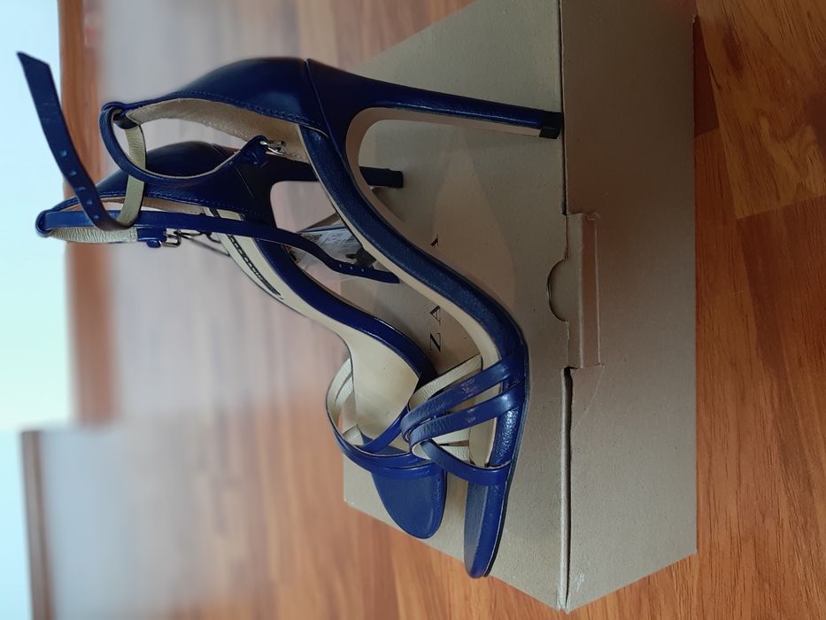 Sandale Zara din piele, noi cu eticheta, marimea 35-36