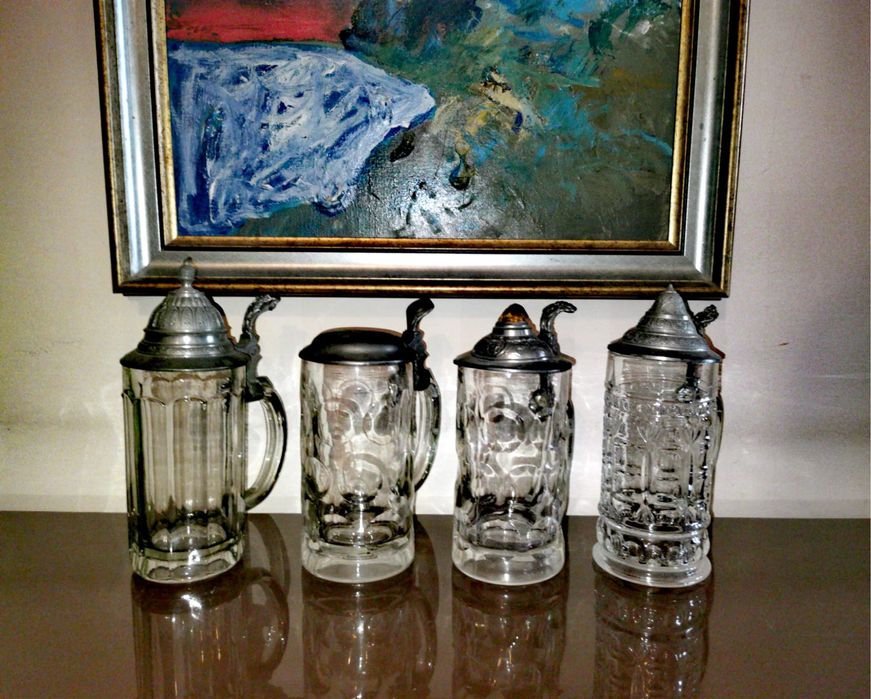 Халби стъклени капаци от калай маркирани с вдигнато дъно от колекция