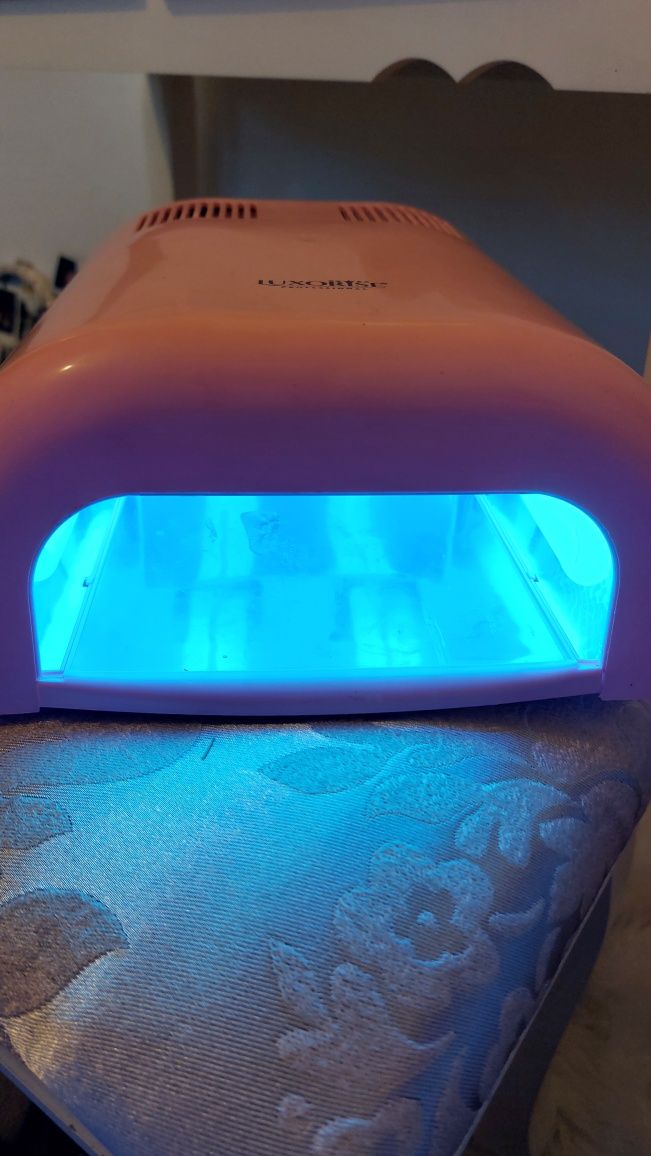 Vând lampă UV manichiură semipermanentă